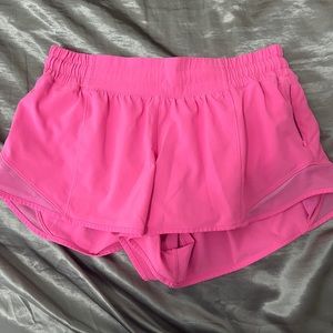 Lululemon hotty hot size 8 2.5 inch hot pink